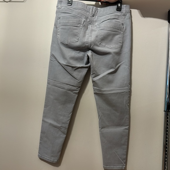 Grey Jeans - Picture 3 of 3